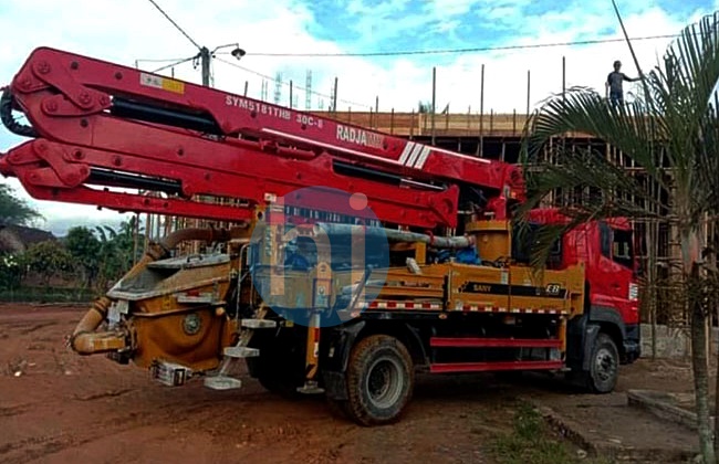 Harga Sewa Concrete Pump Long Boom Per Hari di Cigombong